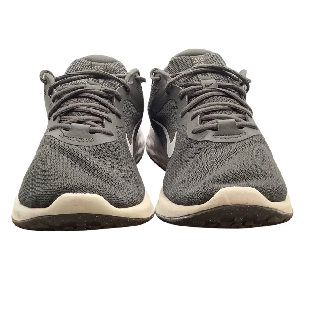 Nike Men's Gray Athletic‎ Shoes size 10.5